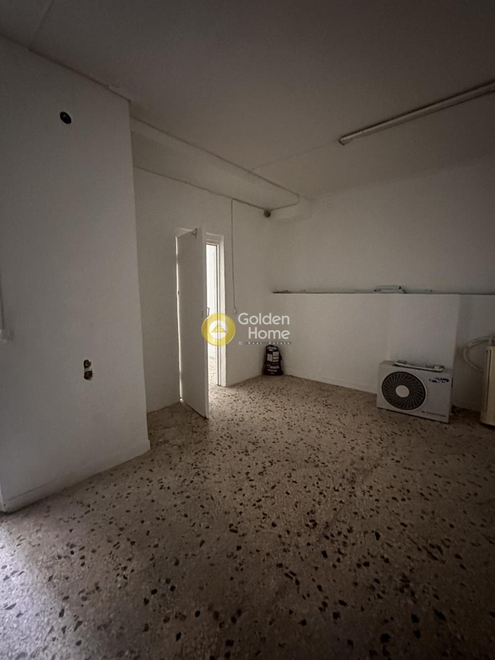 Retail Store in Terpsithea, Piraeus — Photo 5 of 9