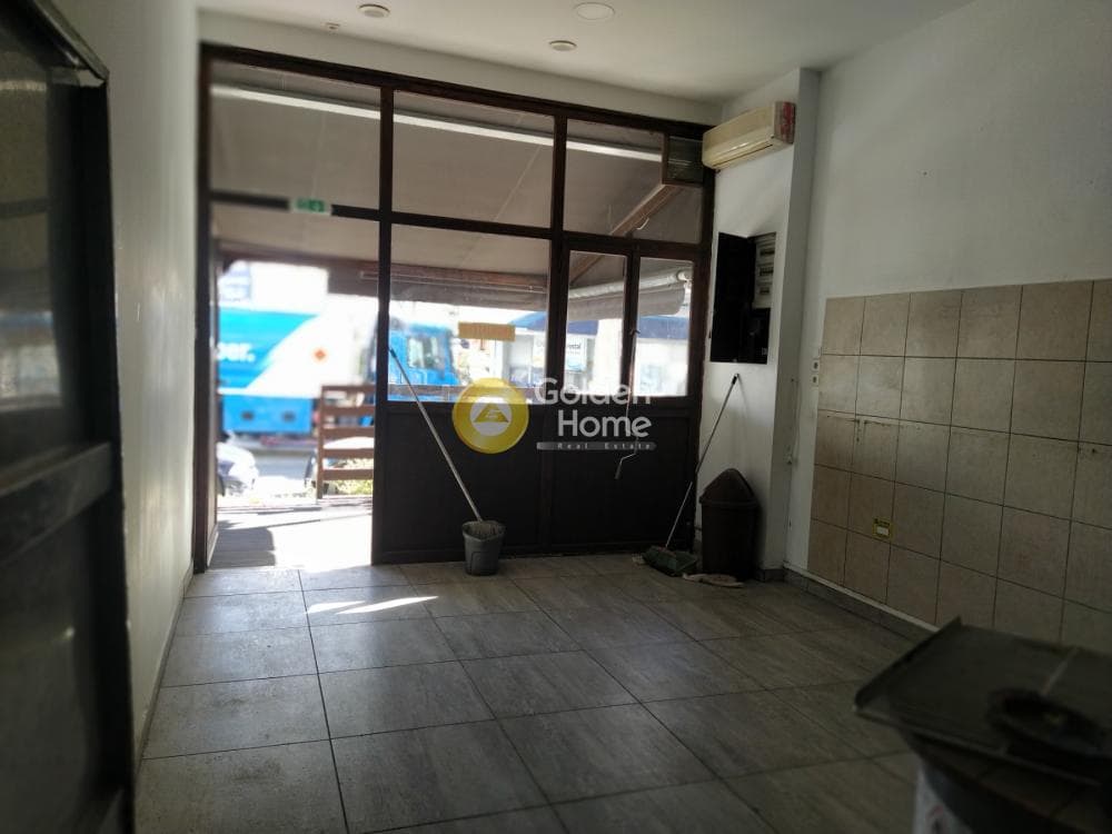 Retail Store in Karava, Koridallos — Photo 1 of 5