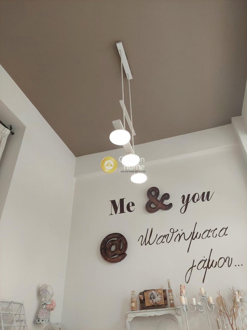 Retail Store in Palatiani, Ilion — Photo 1 of 16