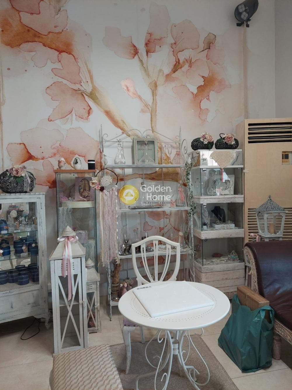 Retail Store in Palatiani, Ilion — Photo 11 of 16