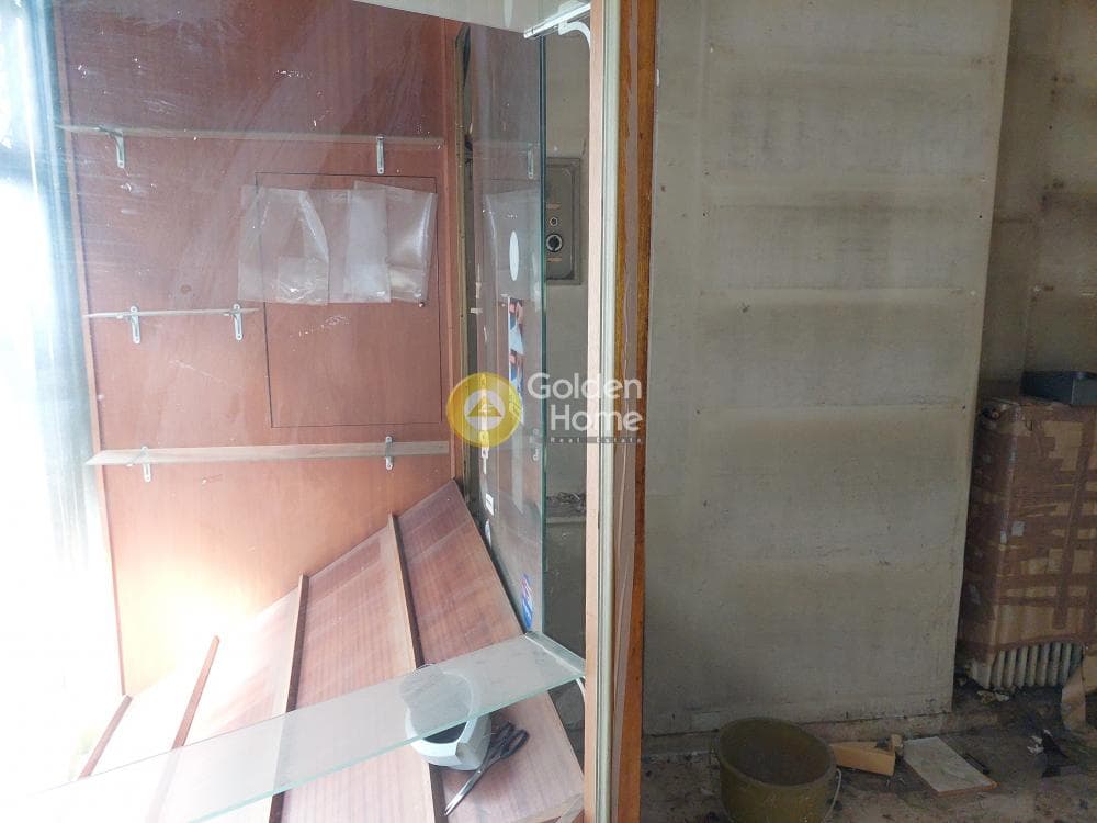 Retail Store in Terpsithea, Piraeus — Photo 16 of 23