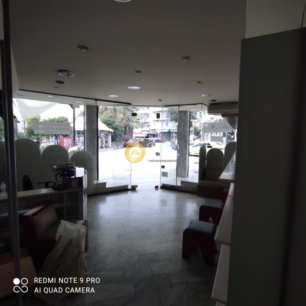 Retail Store in Agios Ioannis Chrisostomos, Nikaia — Photo 1 of 12