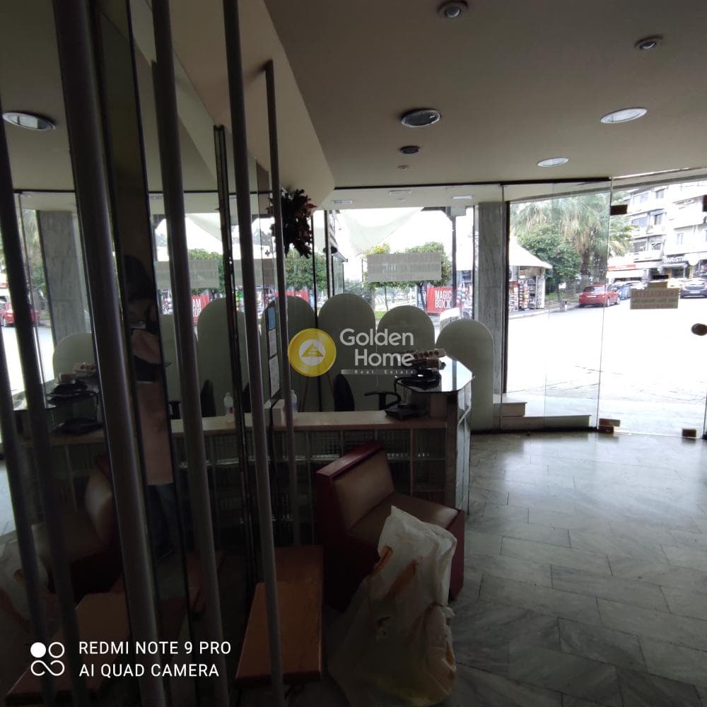 Retail Store in Agios Ioannis Chrisostomos, Nikaia — Photo 2 of 12