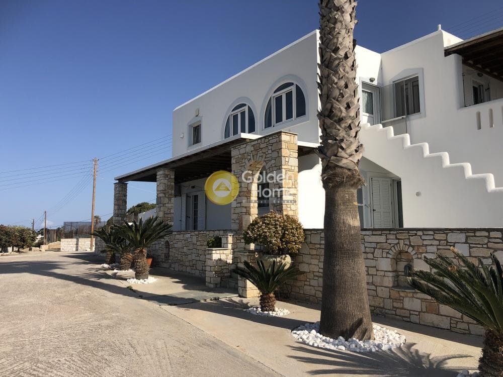 House in Sarakiniko, Paros — Photo 3 of 25