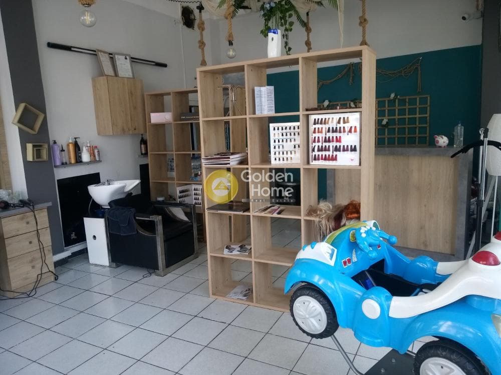 Retail Store in Agia Sofia, Piraeus — Photo 2 of 9