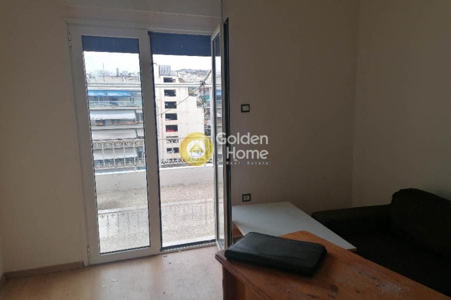 Apartment in Plateia Koliatsou, Patision - Acharnon — Photo 1 of 17
