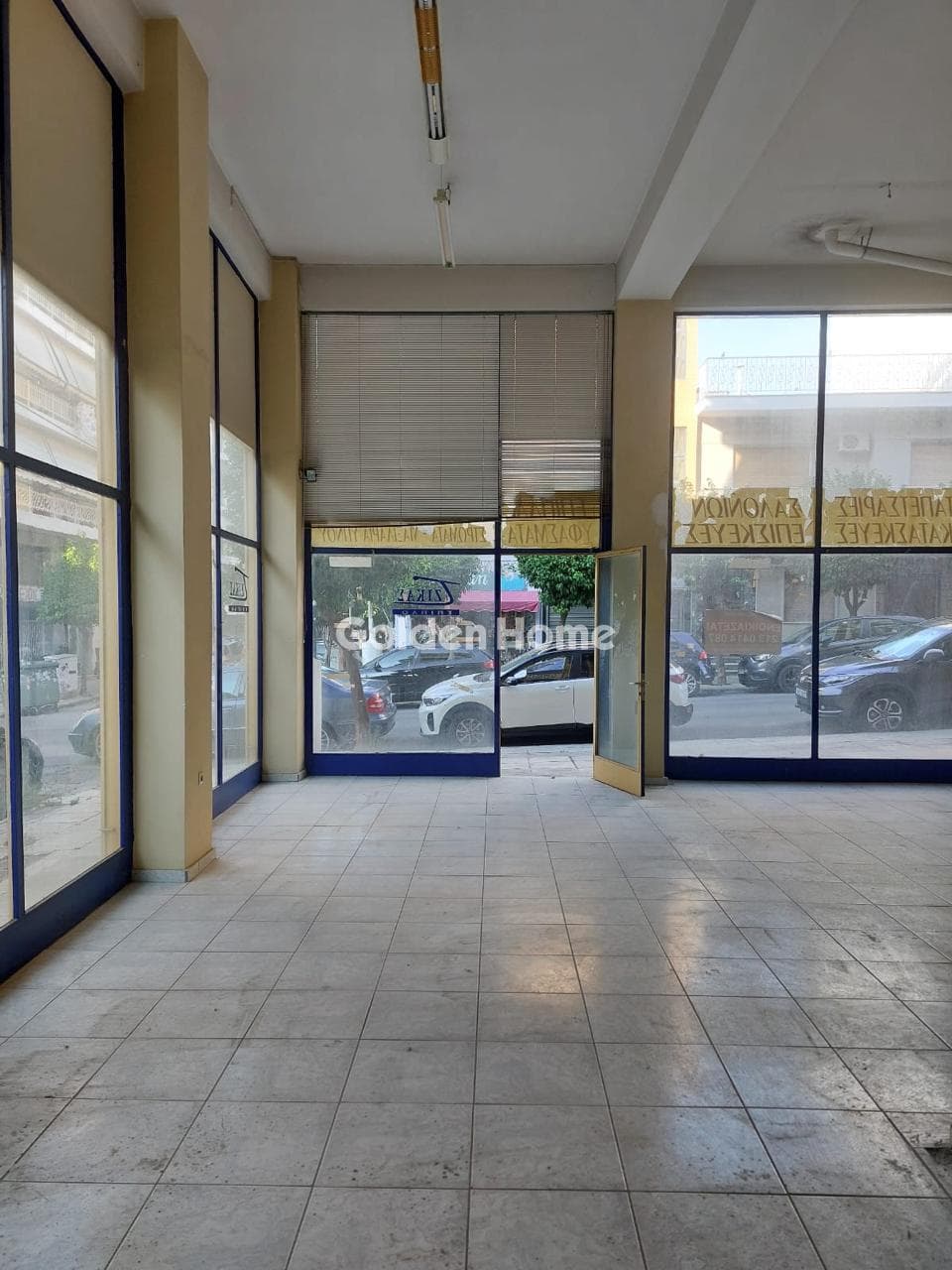 Retail Store in Eleftherias square, Koridallos — Photo 1 of 19