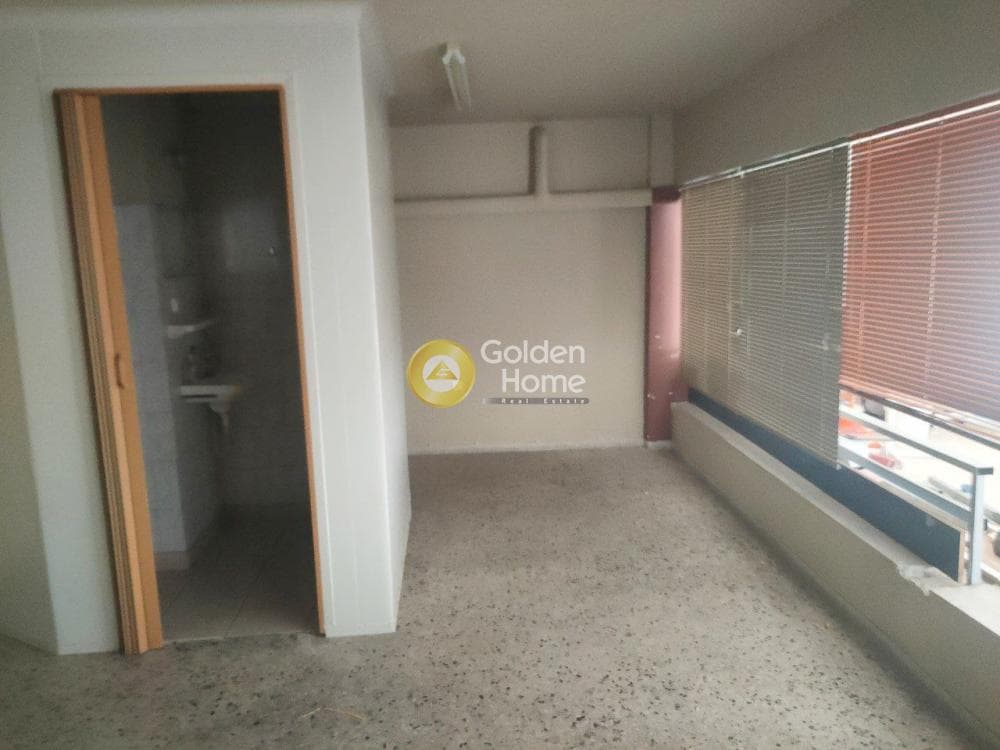 Retail Store in Center, Neos Kosmos — Photo 1 of 2