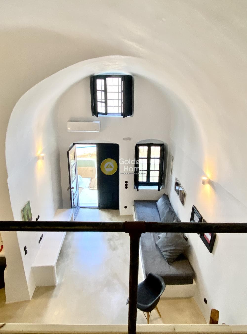 House in Thira, Santorini — Photo 5 of 6