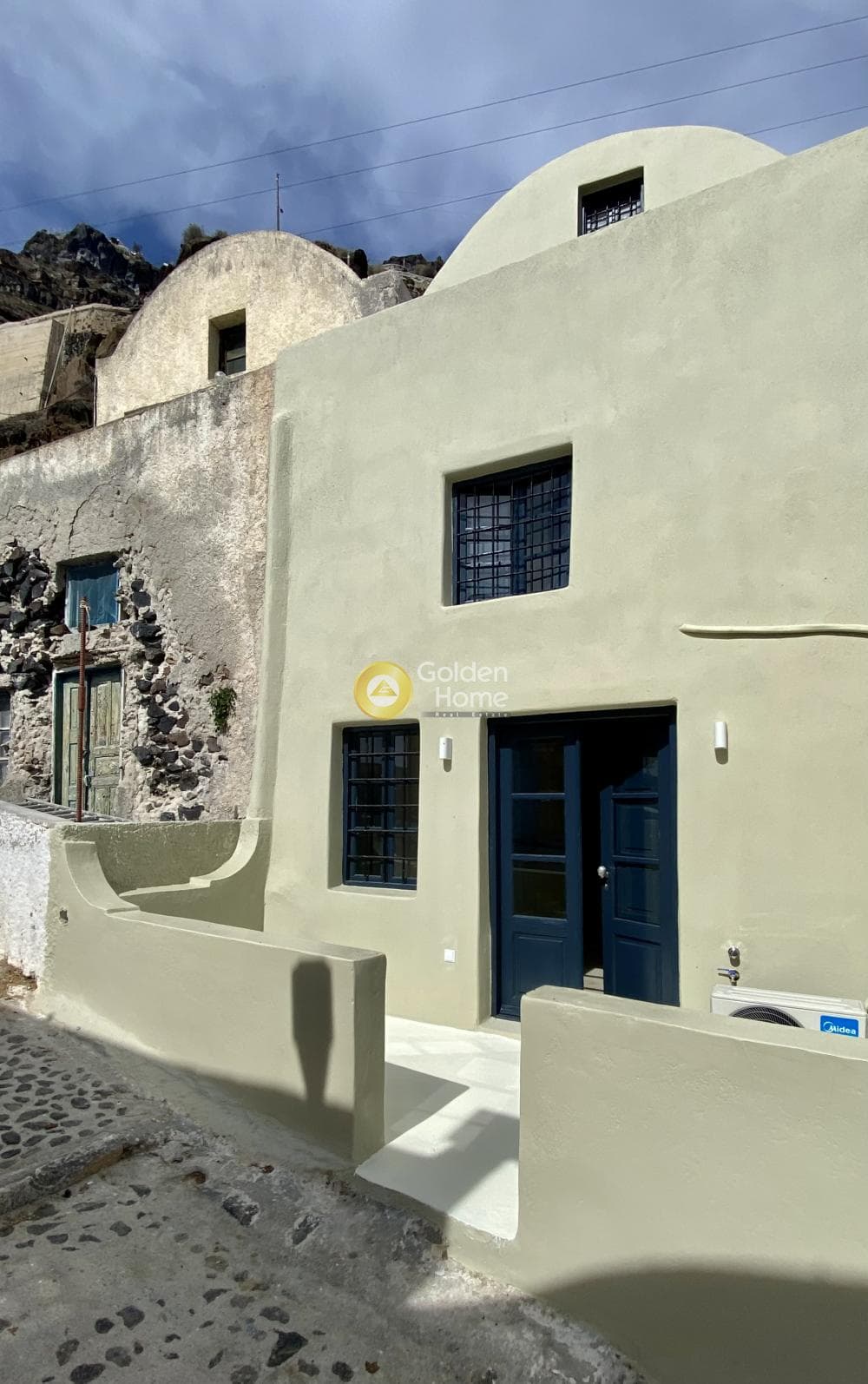 House in Thira, Santorini — Photo 6 of 6
