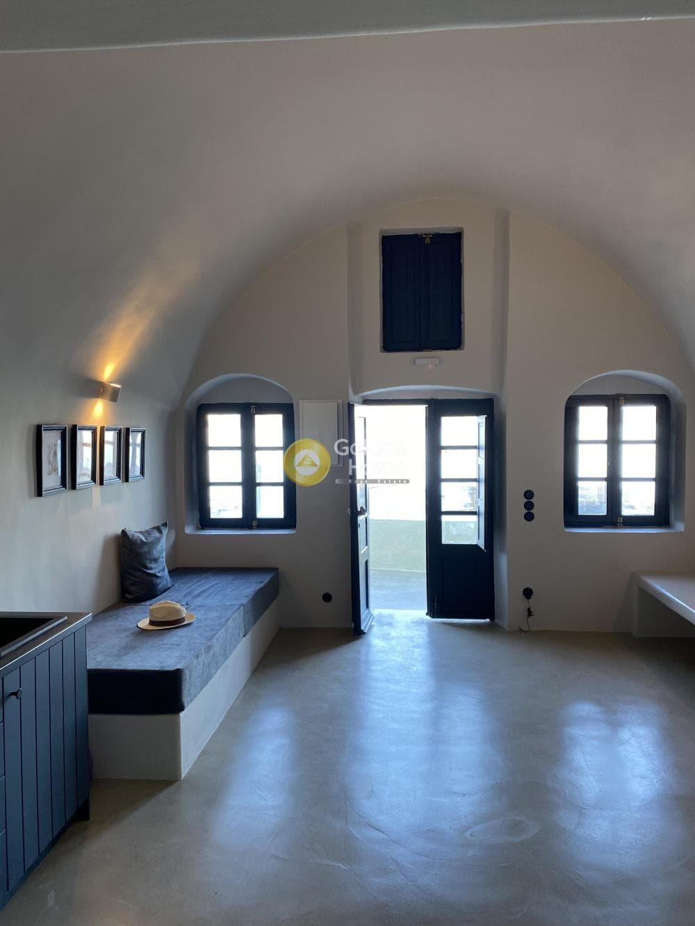 House in Thira, Santorini — Photo 2 of 4