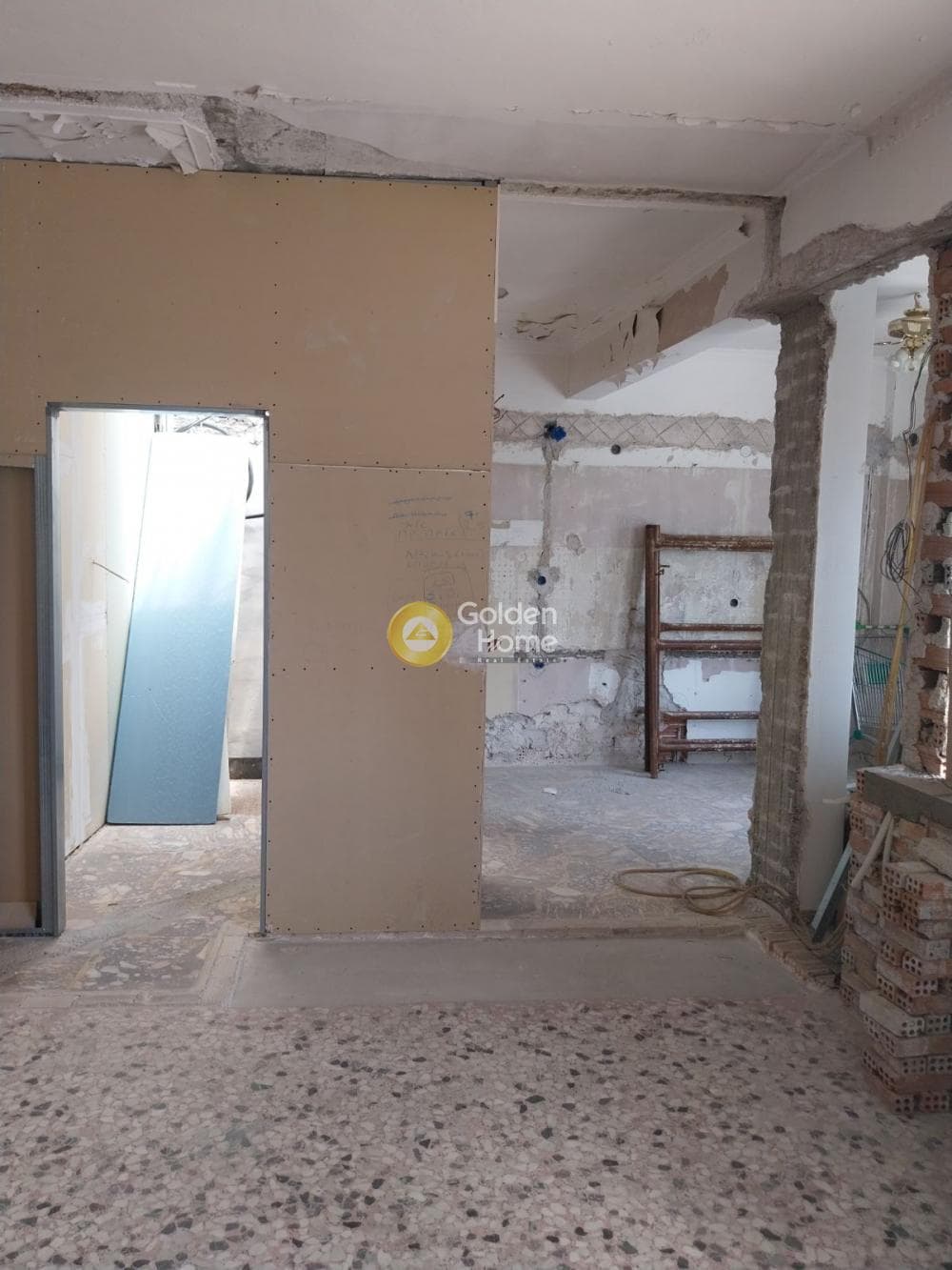 Apartment in Amfiali, Keratsini — Photo 3 of 10