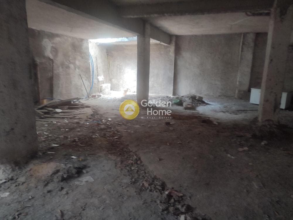 Warehouse in Cemetery, Nikaia — Photo 2 of 11