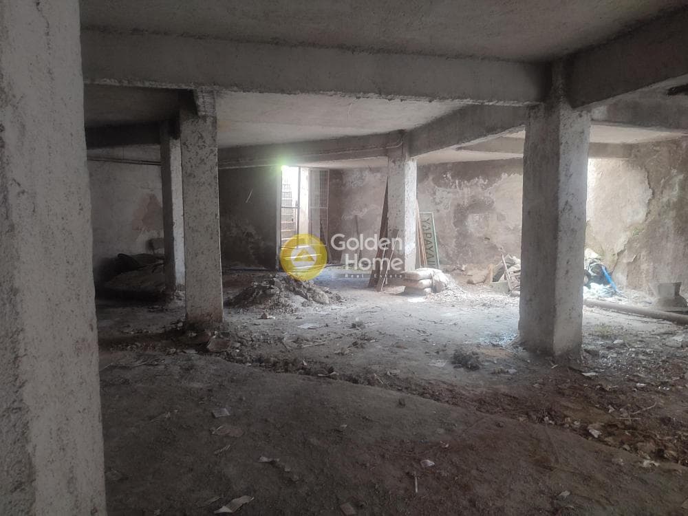 Warehouse in Cemetery, Nikaia — Photo 10 of 11