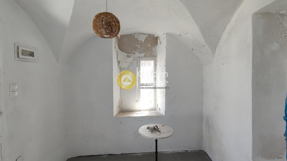 House in Thira, Santorini — Photo 4 of 8