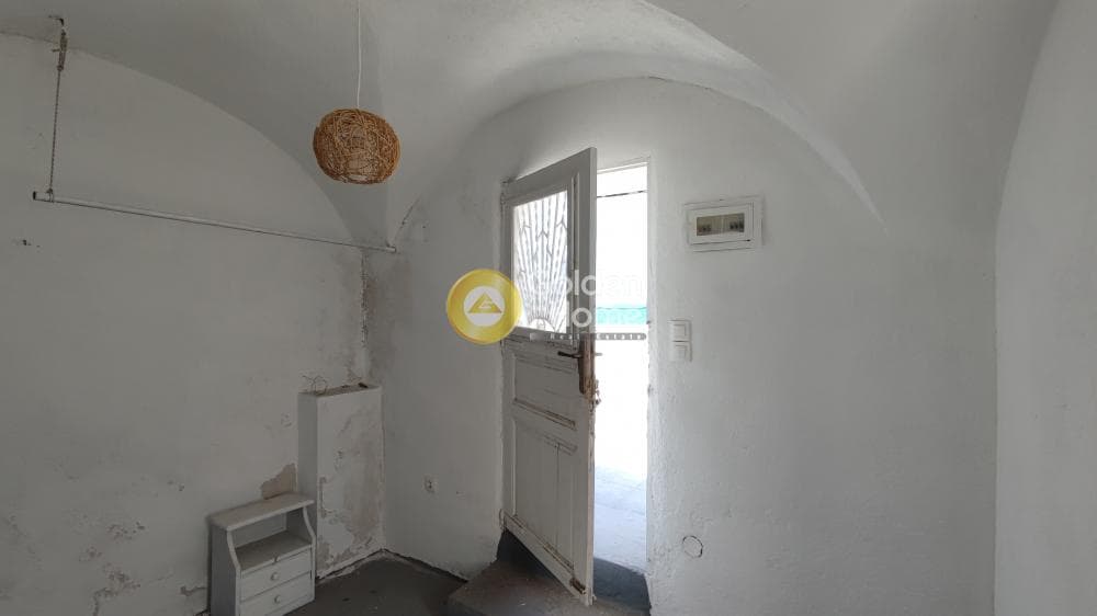 House in Thira, Santorini — Photo 5 of 8