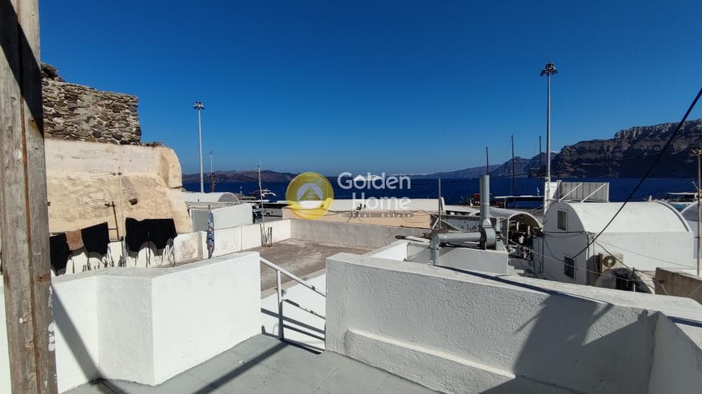 House in Thira, Santorini — Photo 1 of 8