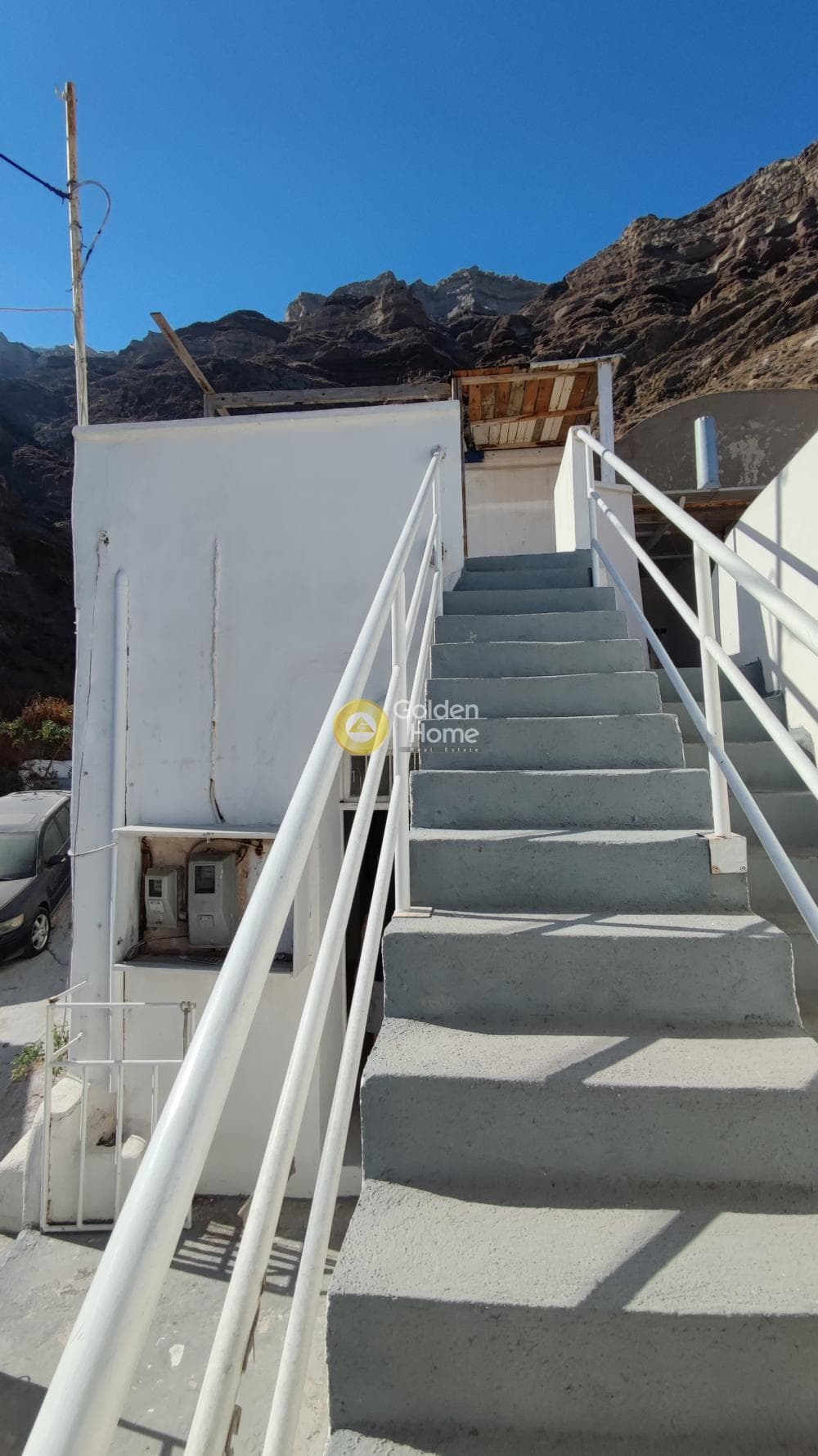 House in Thira, Santorini — Photo 2 of 8