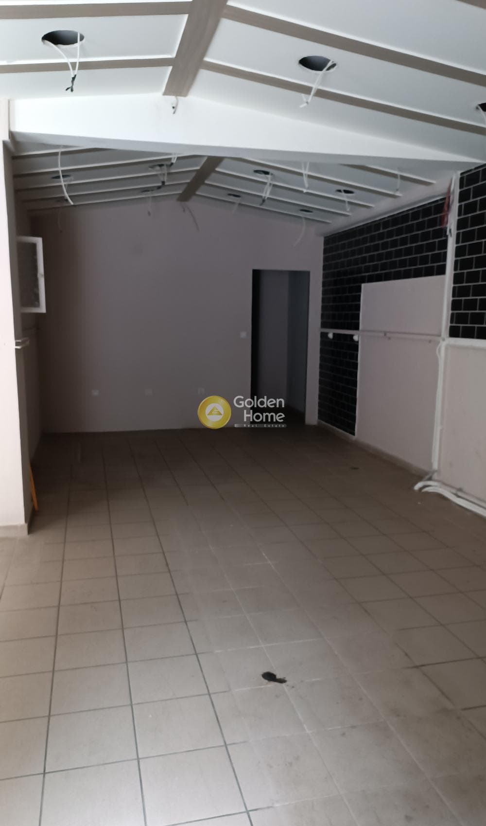Retail Store in Evelpidon, Poligono - Tourkovounia — Photo 1 of 2