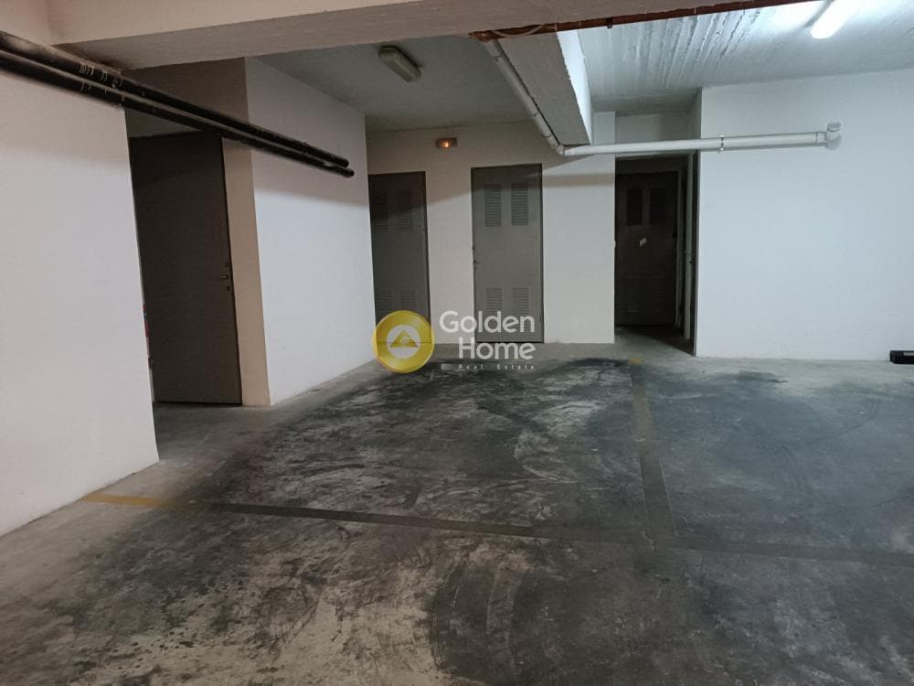 Parking Space in Center, Nea Smyrni — Photo 1 of 6