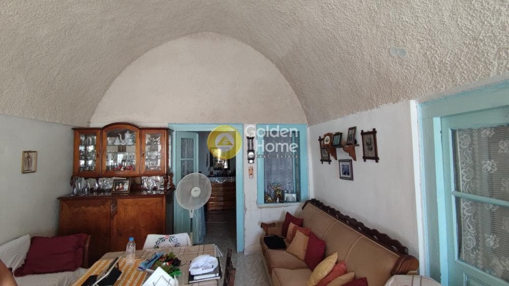 House in Thira, Santorini — Photo 5 of 8