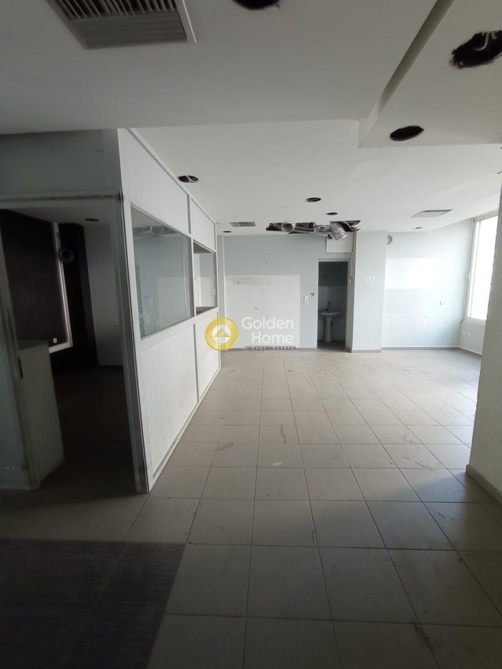 Retail Store in Mesa Agia, Patra — Photo 1 of 5