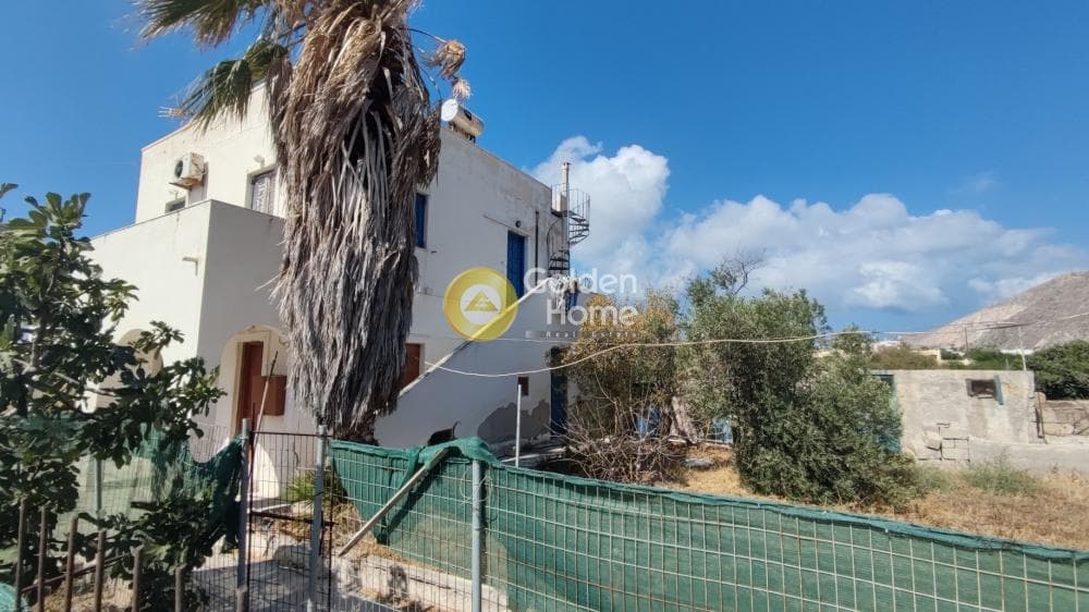 House in Thira, Santorini — Photo 2 of 4
