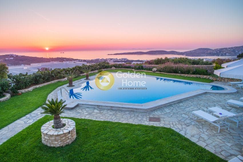 House in Paroikia, Paros — Photo 1 of 25