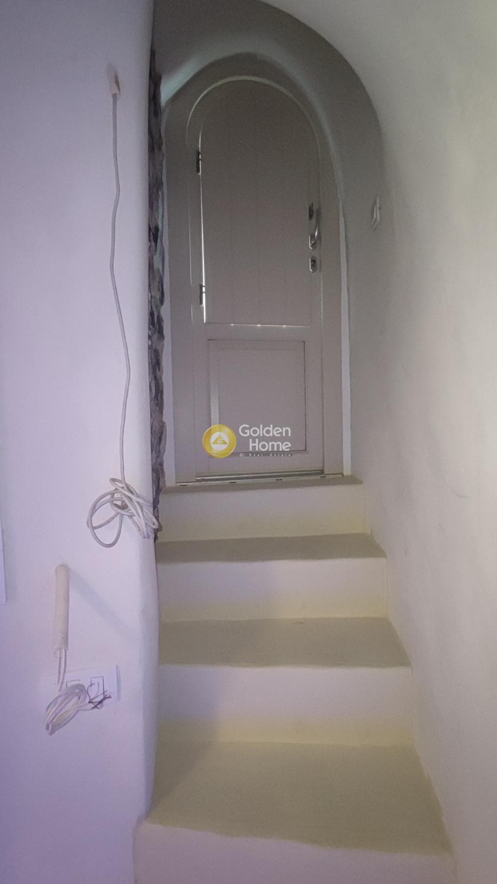 House in Thira, Santorini — Photo 13 of 16