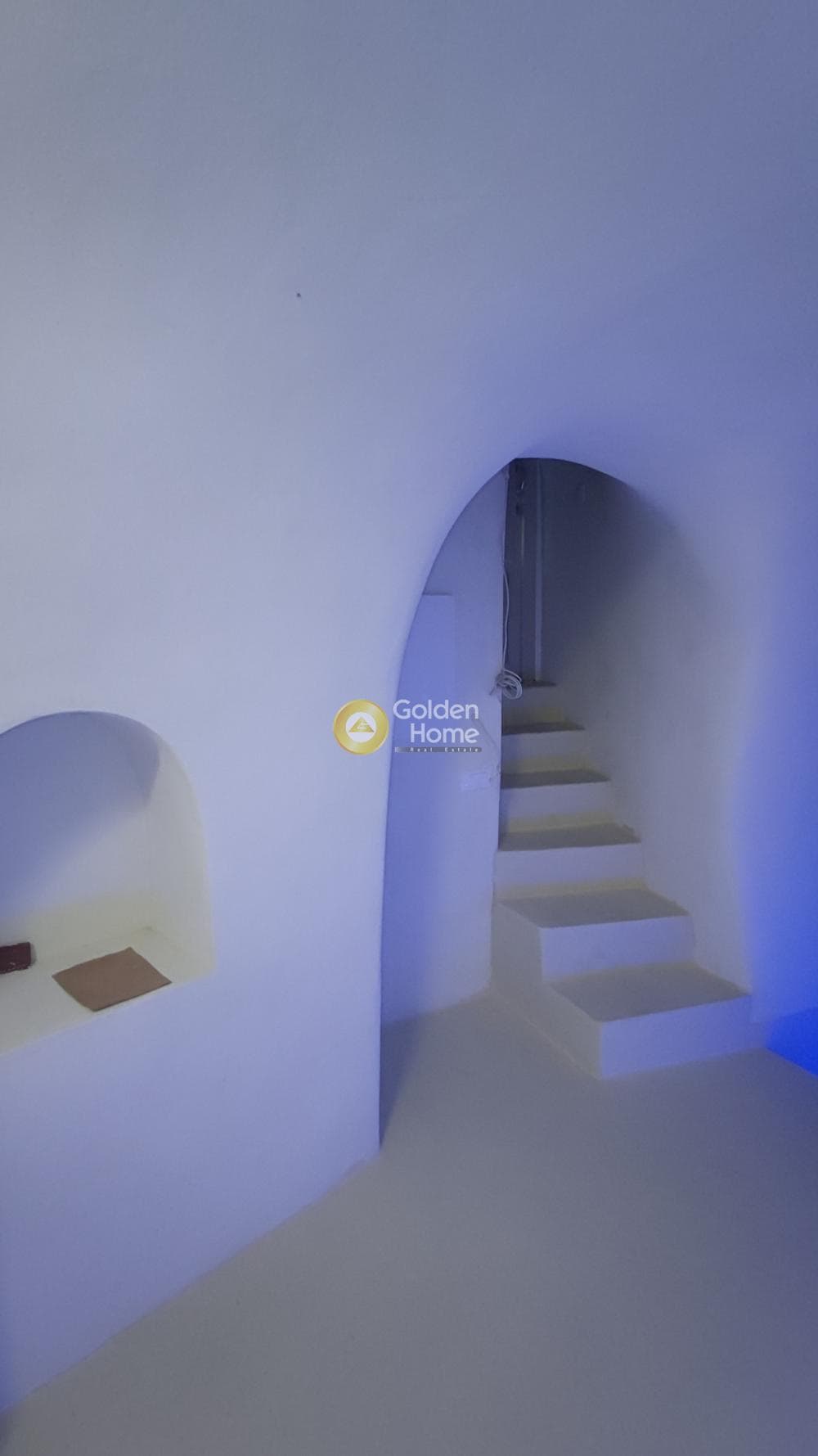House in Thira, Santorini — Photo 12 of 16