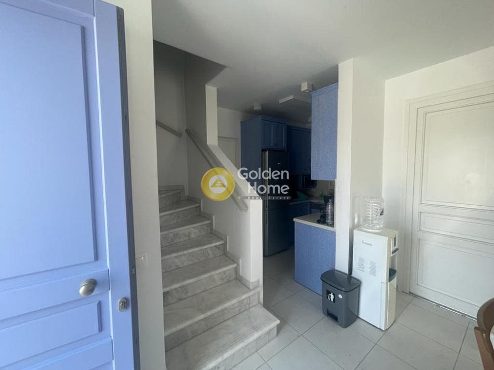 House in Thira, Santorini — Photo 14 of 17