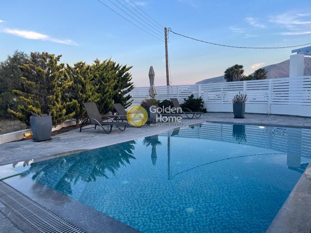 House in Thira, Santorini — Photo 5 of 17