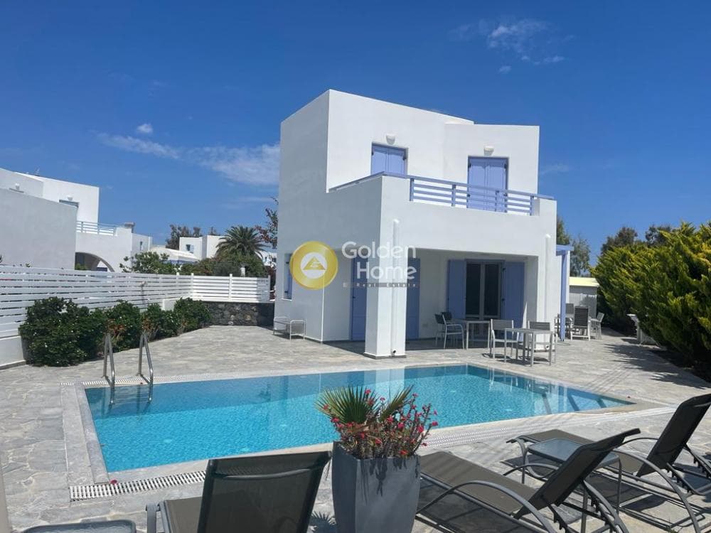House in Thira, Santorini — Photo 2 of 17