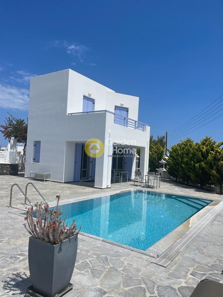 House in Thira, Santorini — Photo 3 of 17