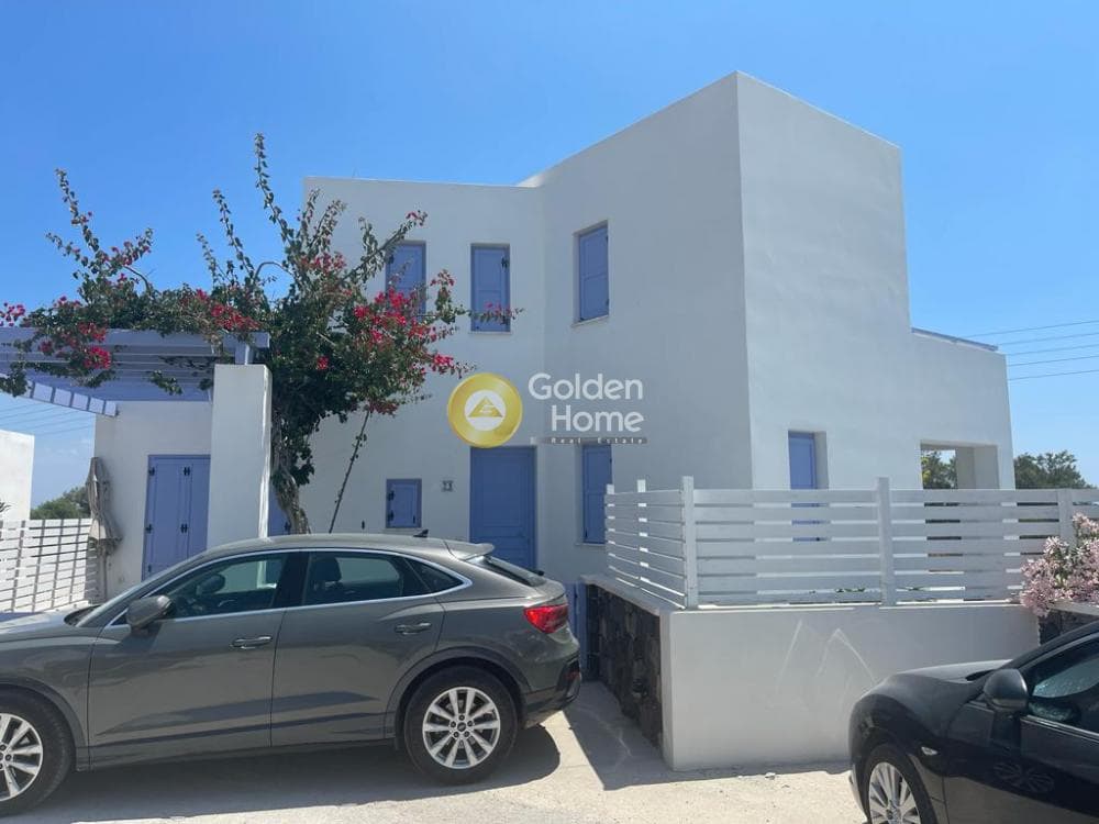 House in Thira, Santorini — Photo 1 of 17