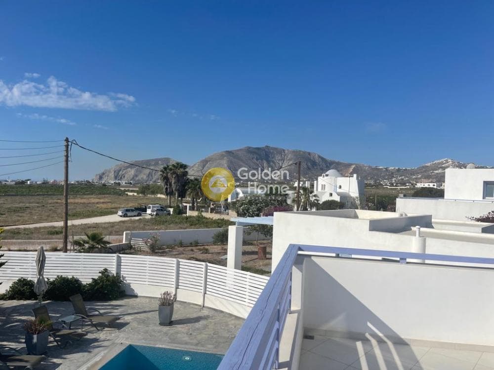 House in Thira, Santorini — Photo 17 of 17