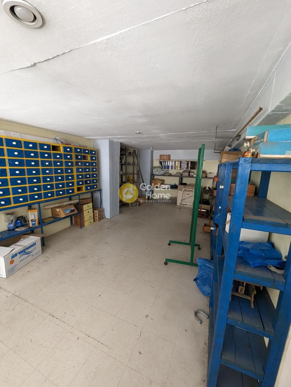 Retail Store in Chatzikiriakeio, Piraeus — Photo 6 of 10