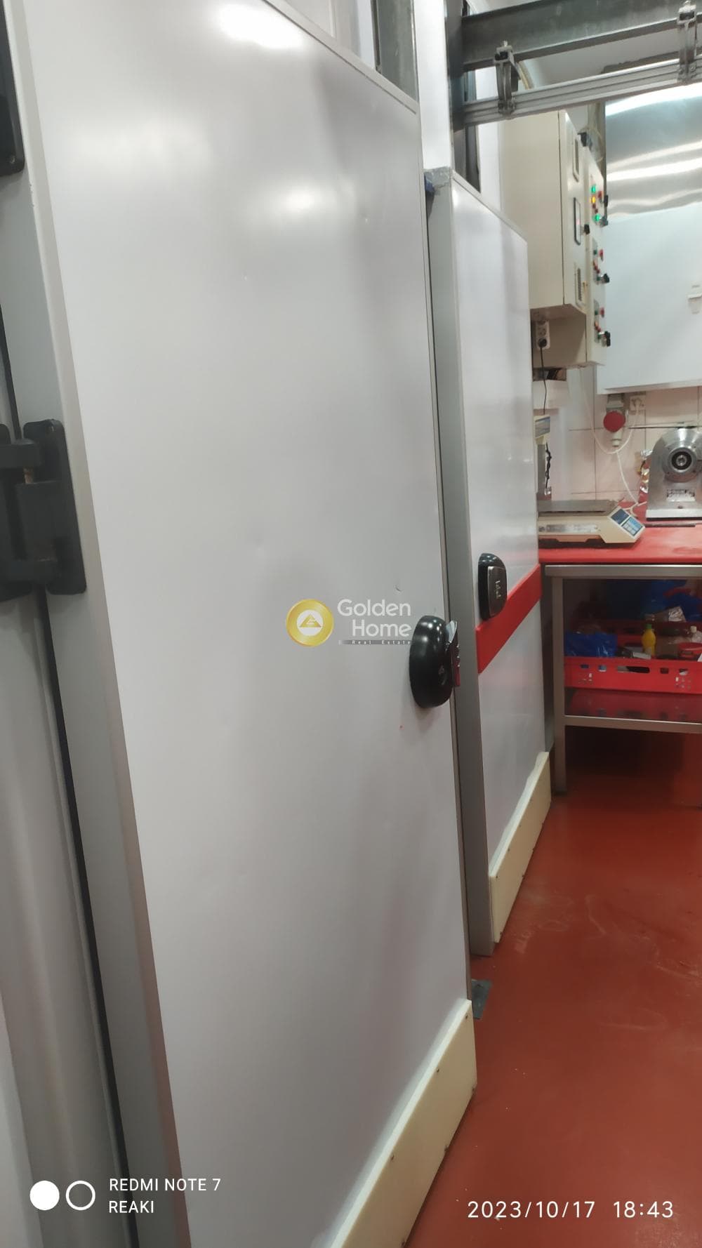Retail Store in Agios Ioannis Chrisostomos, Nikaia — Photo 1 of 4