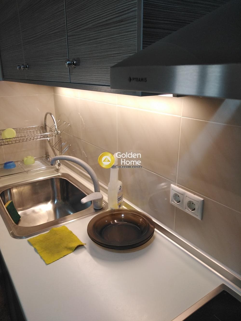 Apartment in Kaminia, Piraeus — Photo 1 of 11