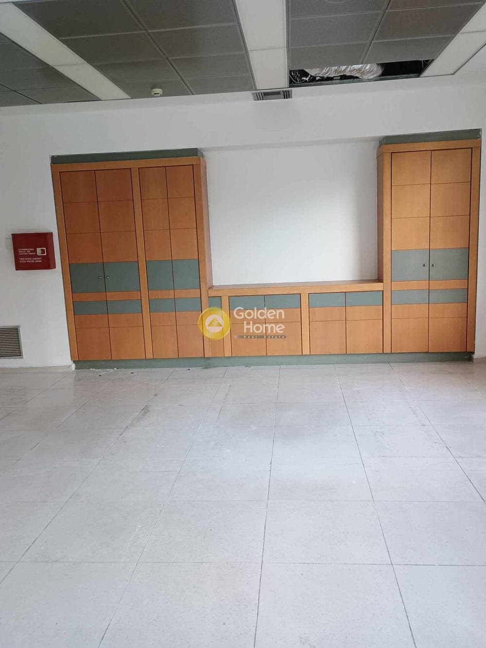 Retail Store in Neo Faliro, Piraeus — Photo 11 of 12