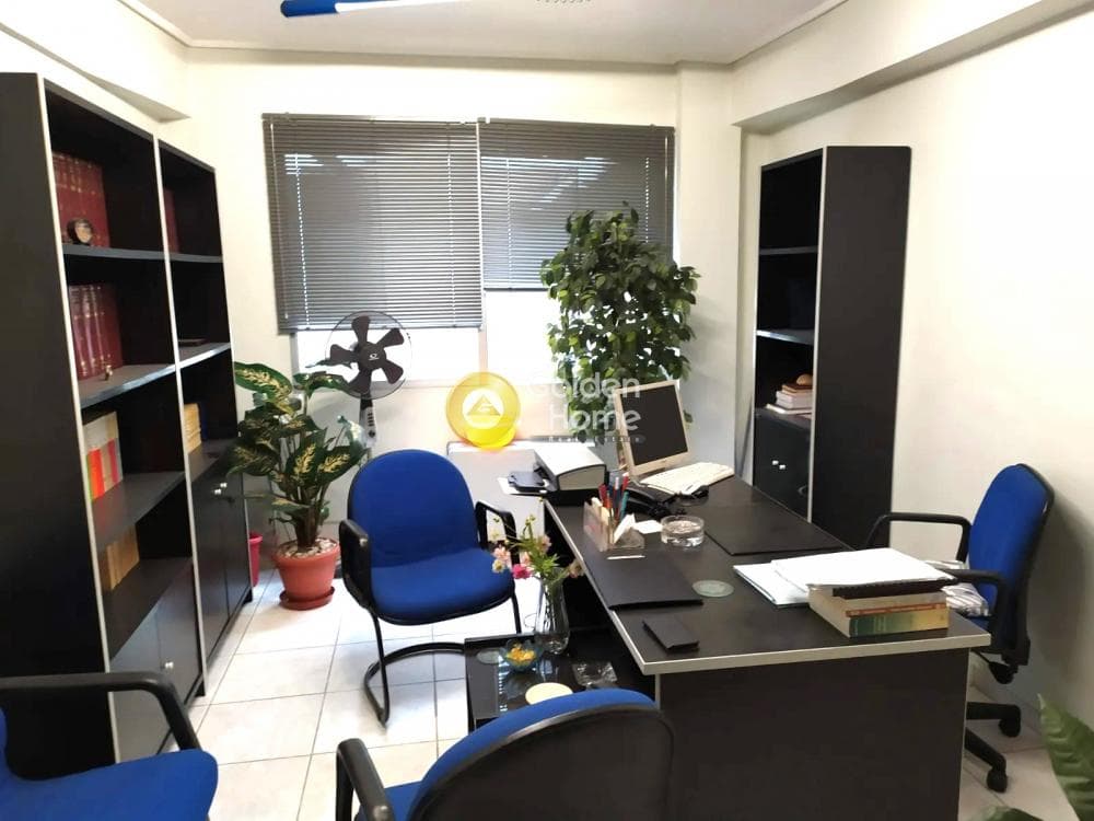 Office in Terpsithea, Piraeus — Photo 1 of 3