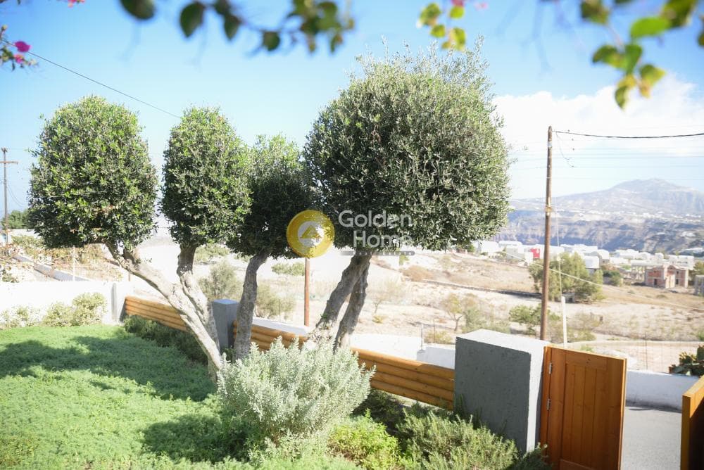 House in Center, Santorini — Photo 17 of 22