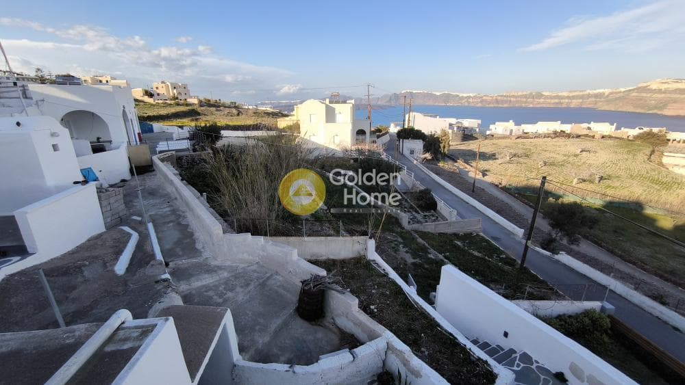 House in Center, Santorini — Photo 21 of 22