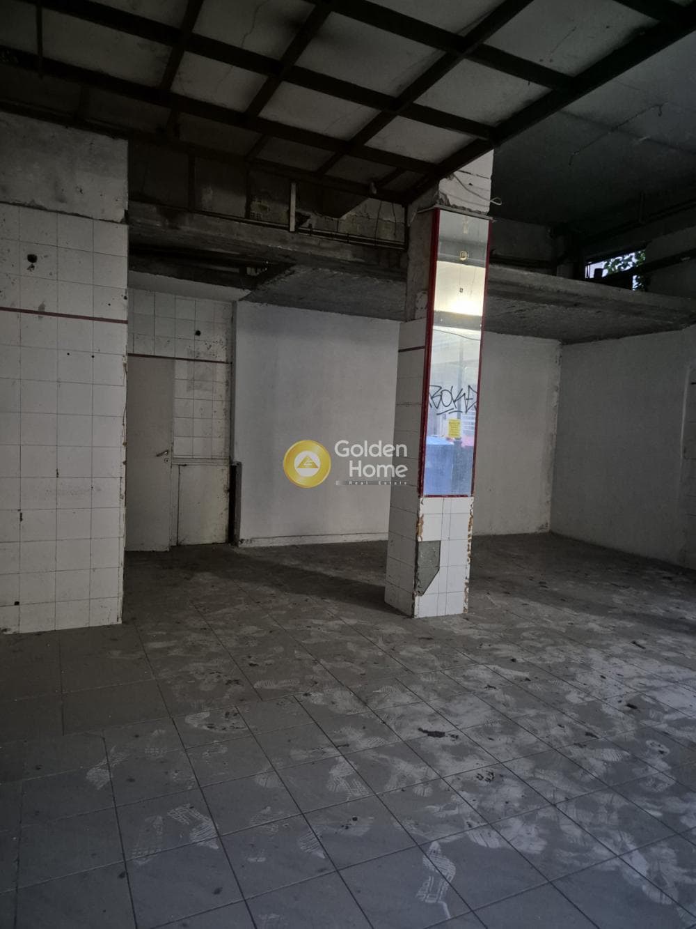 Retail Store in Lioumi, Aigaleo — Photo 1 of 3