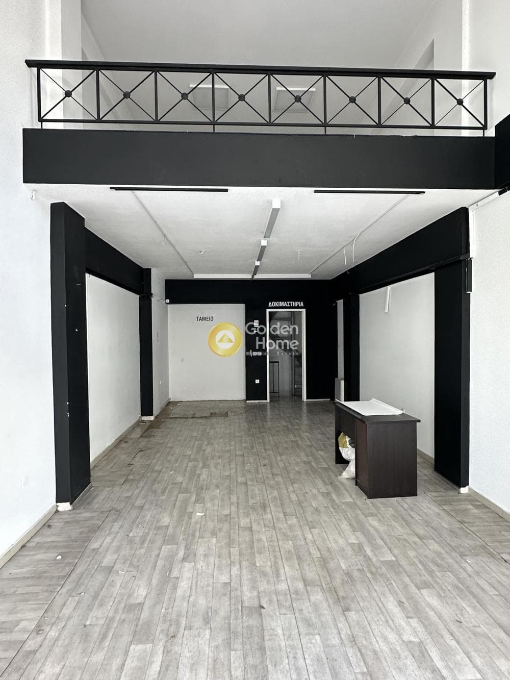 Retail Store in Agios Ioannis Chrisostomos, Nikaia — Photo 1 of 11