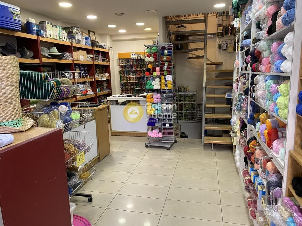 Retail Store in Diilistiria, Piraeus — Photo 1 of 8