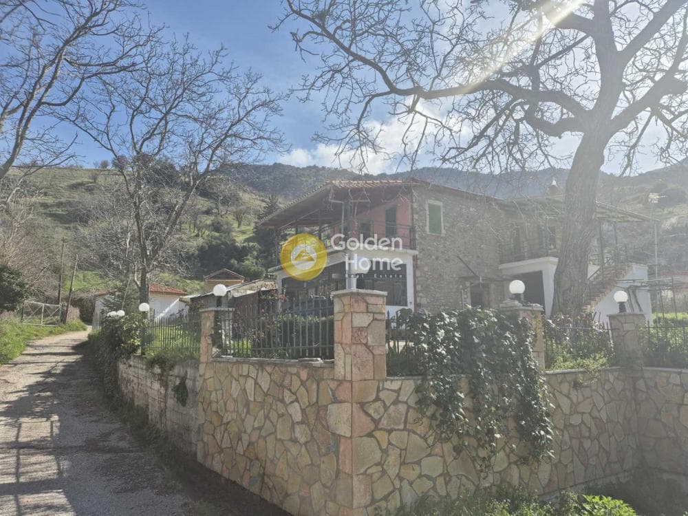 House in Petsakoi, Kalavrita — Photo 2 of 25