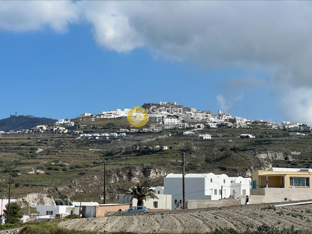House in Thira, Santorini — Photo 1 of 6