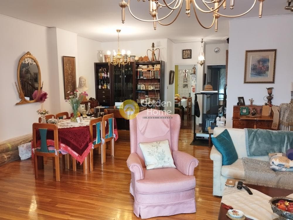 Apartment in Kareas, Vironas — Photo 9 of 27