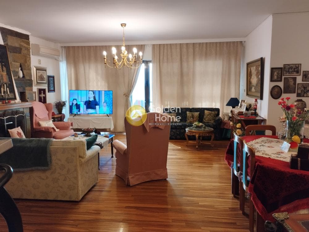 Apartment in Kareas, Vironas — Photo 2 of 27